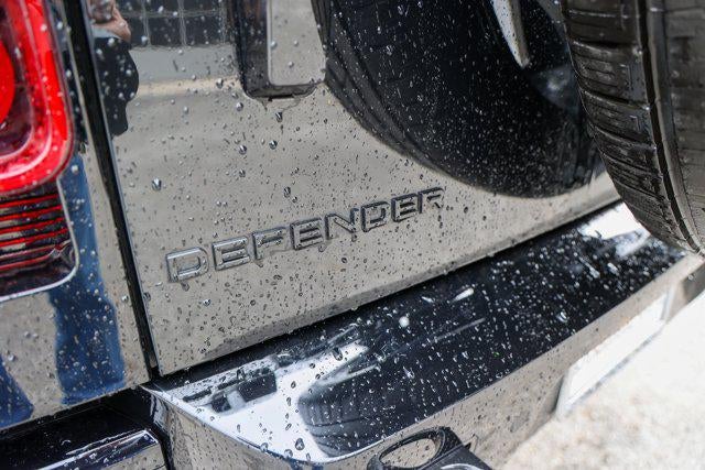 2025 Land Rover Defender X-Dynamic SE
