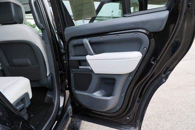 2025 Land Rover Defender X-Dynamic SE