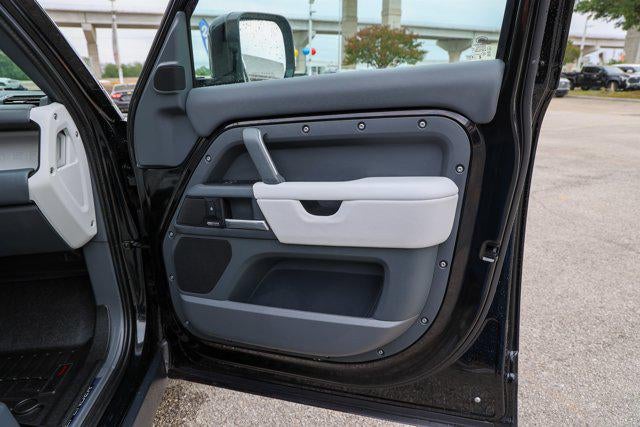 2025 Land Rover Defender X-Dynamic SE