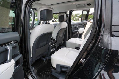 2025 Land Rover Defender X-Dynamic SE