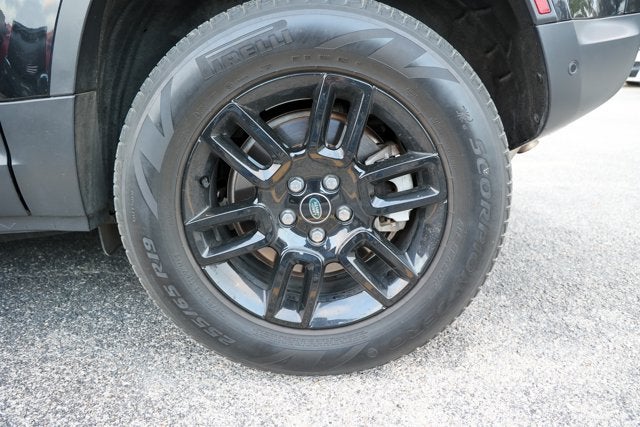 2023 Land Rover Defender SE