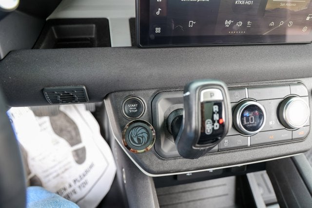2023 Land Rover Defender SE