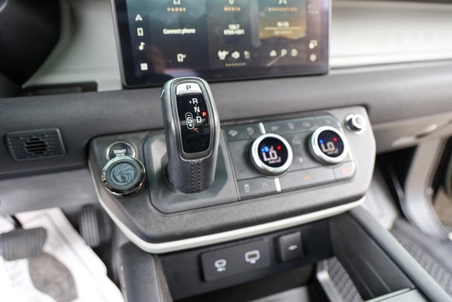 2023 Land Rover Defender SE