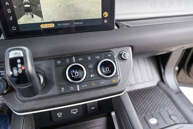 2023 Land Rover Defender SE