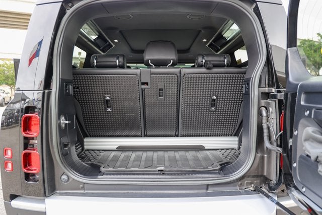 2023 Land Rover Defender SE