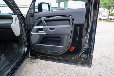 2023 Land Rover Defender SE