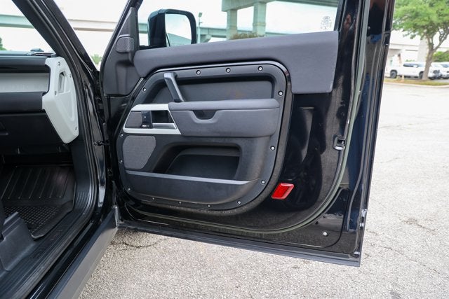 2023 Land Rover Defender SE