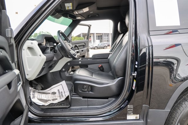 2023 Land Rover Defender SE