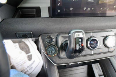 2023 Land Rover Defender SE