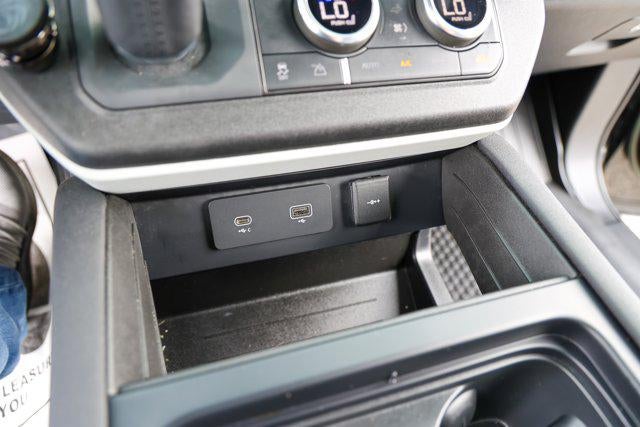 2023 Land Rover Defender SE