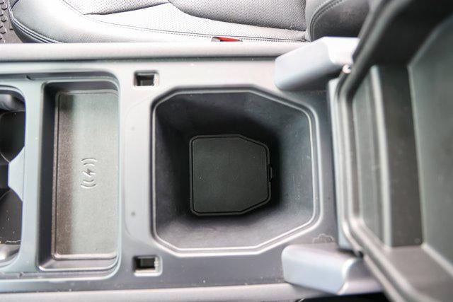 2023 Land Rover Defender SE
