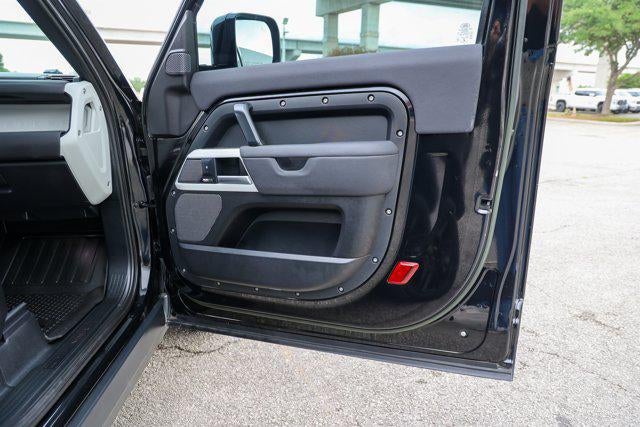 2023 Land Rover Defender SE