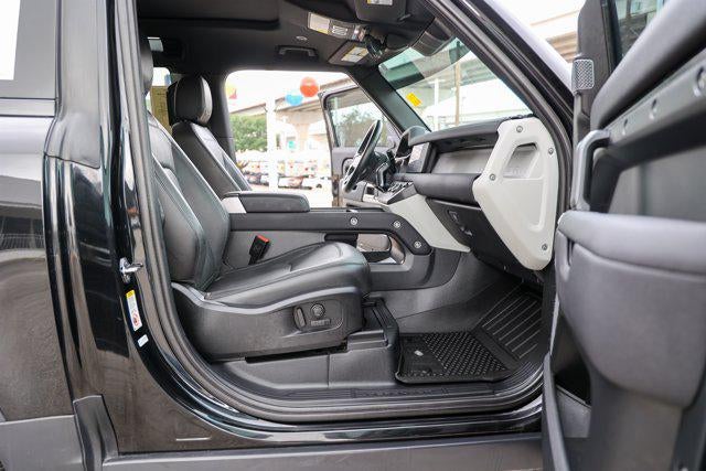 2023 Land Rover Defender SE