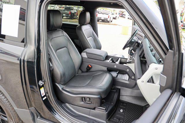 2023 Land Rover Defender SE