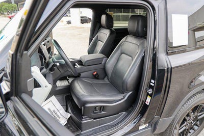 2023 Land Rover Defender SE