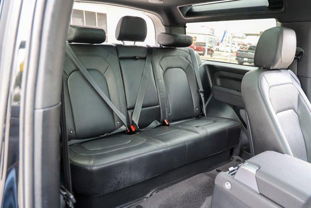 2023 Land Rover Defender SE