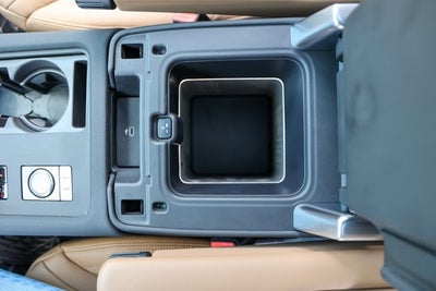 2026 Land Rover Discovery Gemini Edition