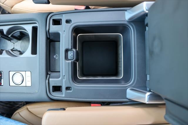 2026 Land Rover Discovery Gemini Edition