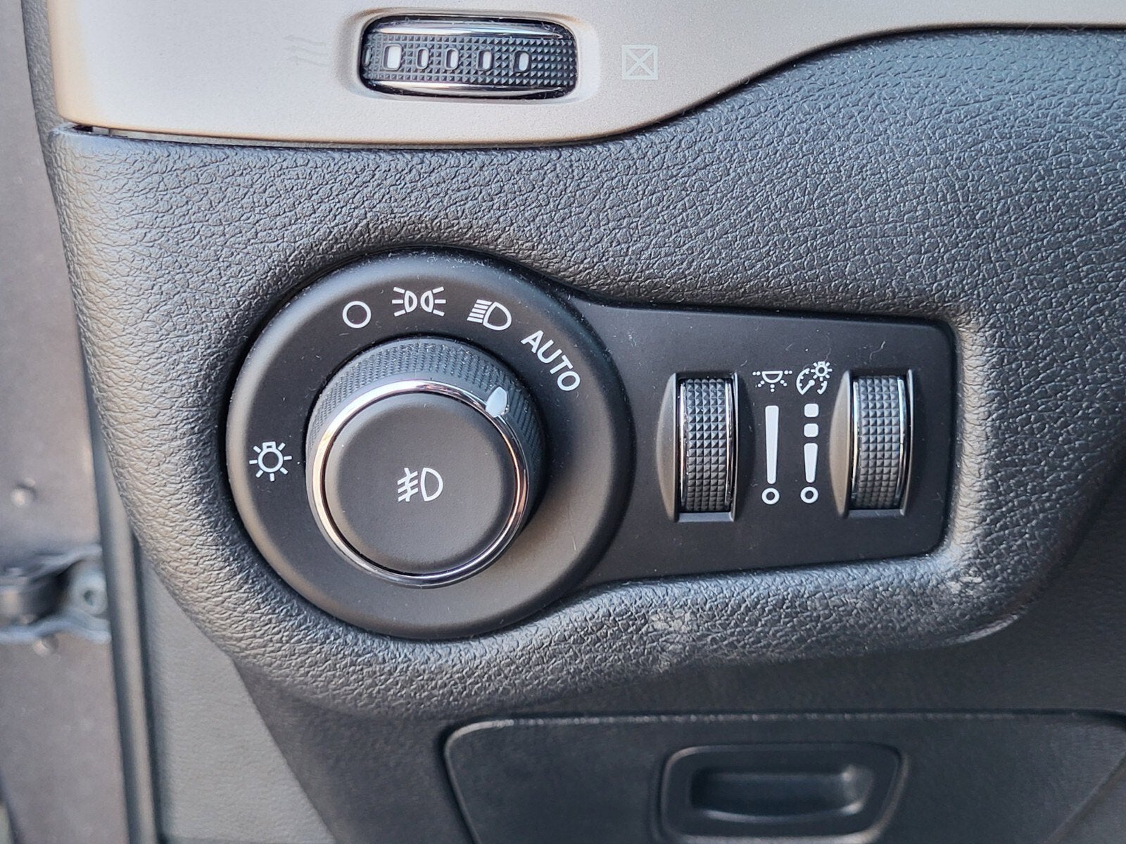 2018 Jeep Cherokee Latitude Tech Connect