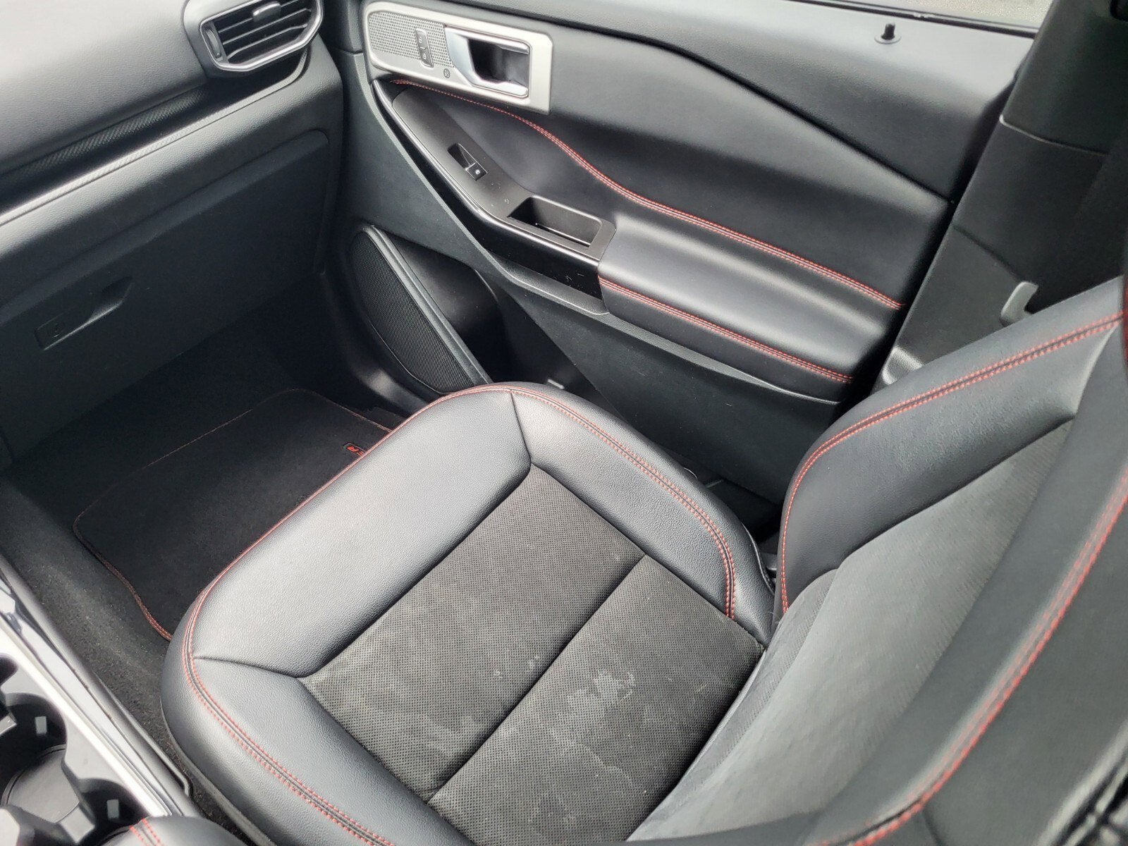 2024 Ford Explorer ST-Line
