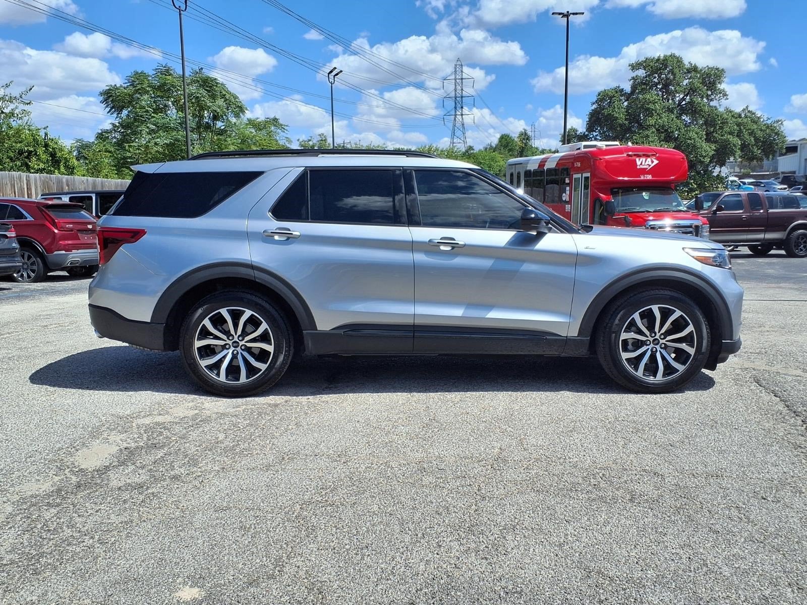 2023 Ford Explorer ST-Line