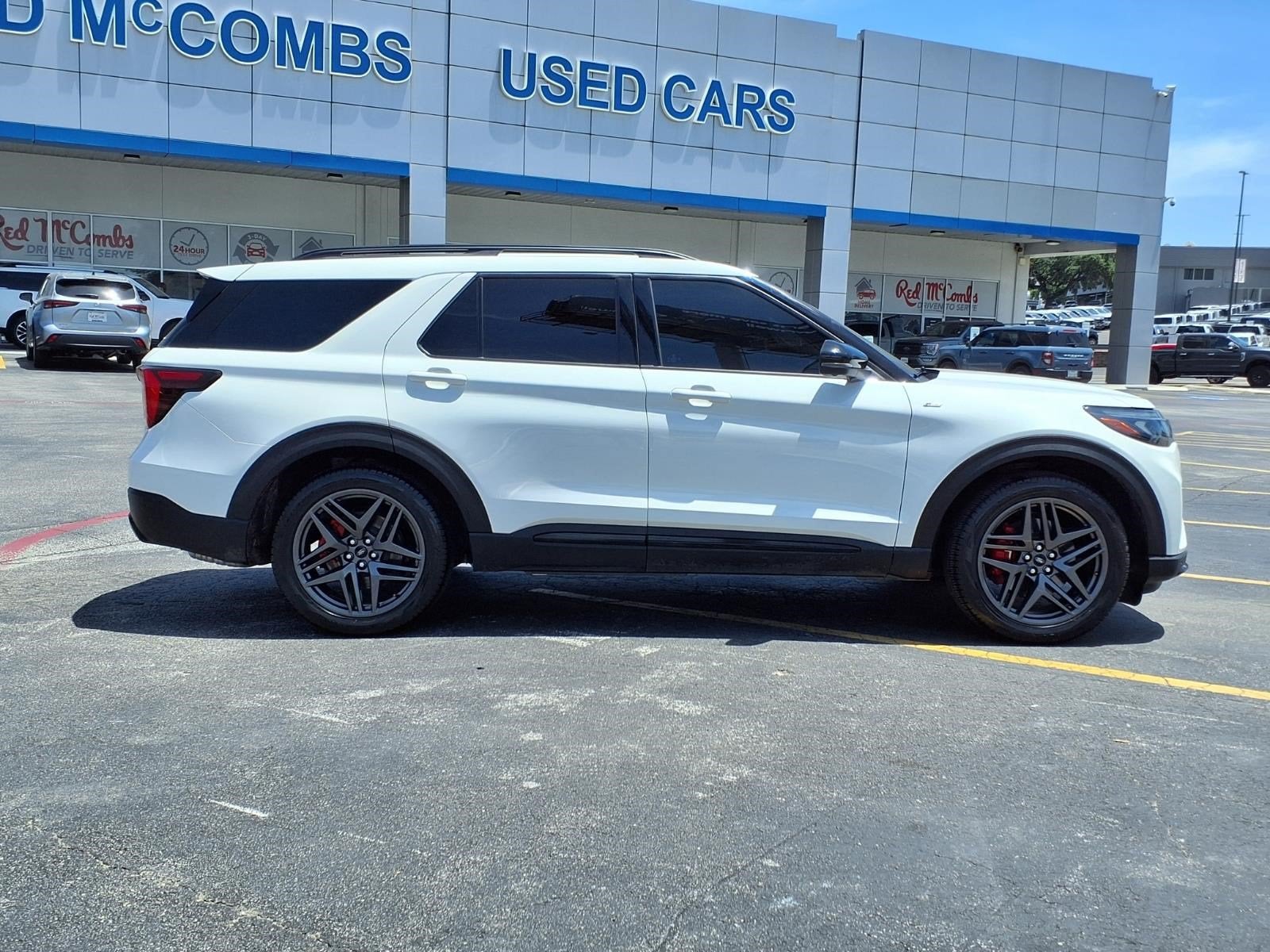 2025 Ford Explorer ST-Line