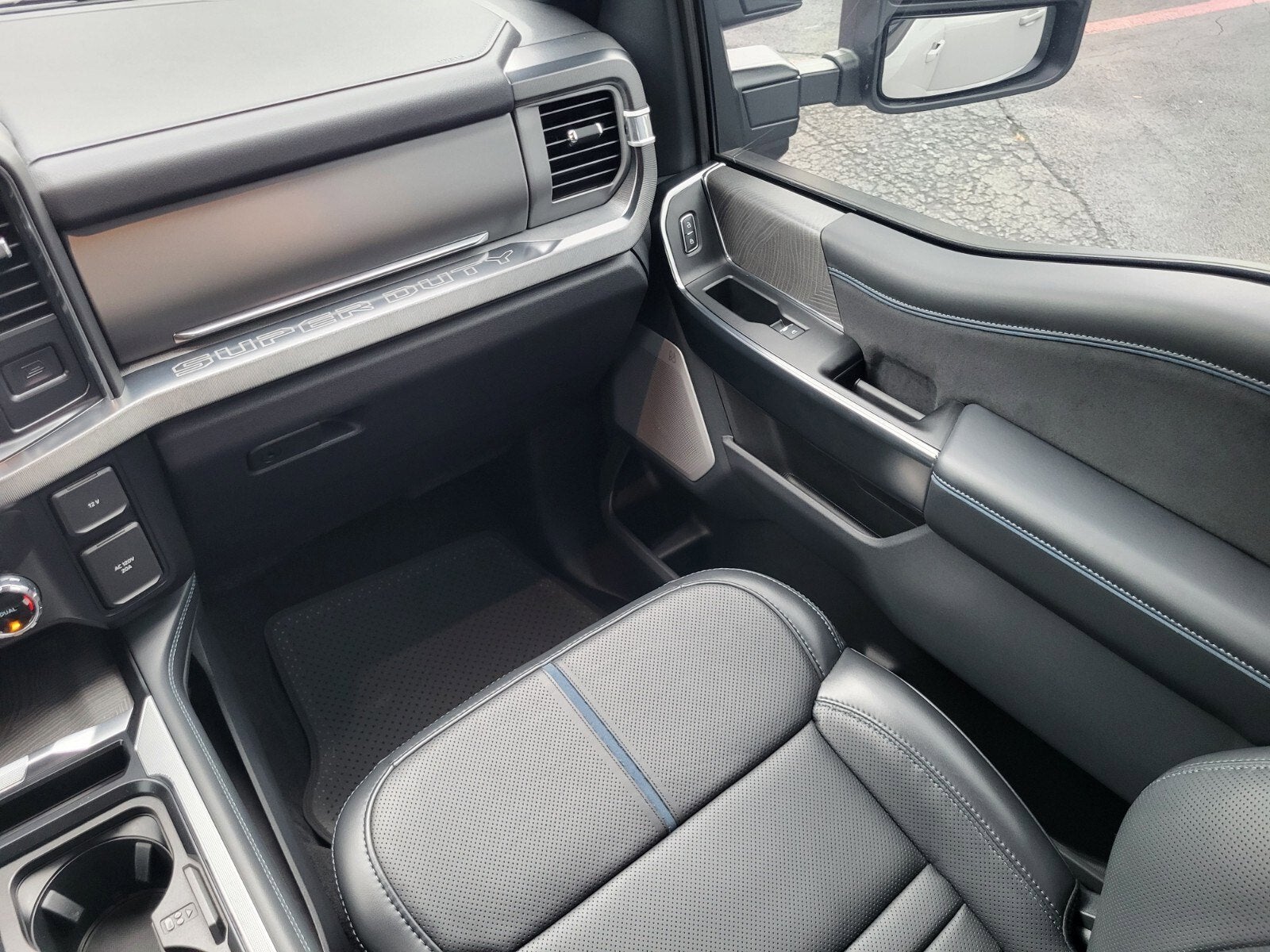 2025 Ford Super Duty F-350 SRW Platinum