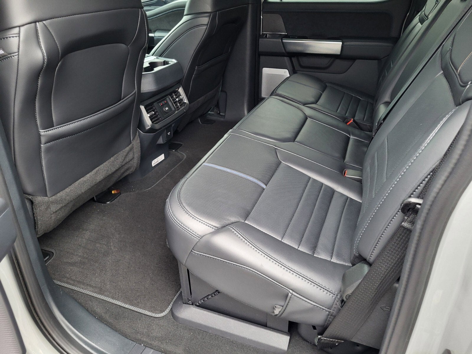 2025 Ford Super Duty F-350 SRW Platinum