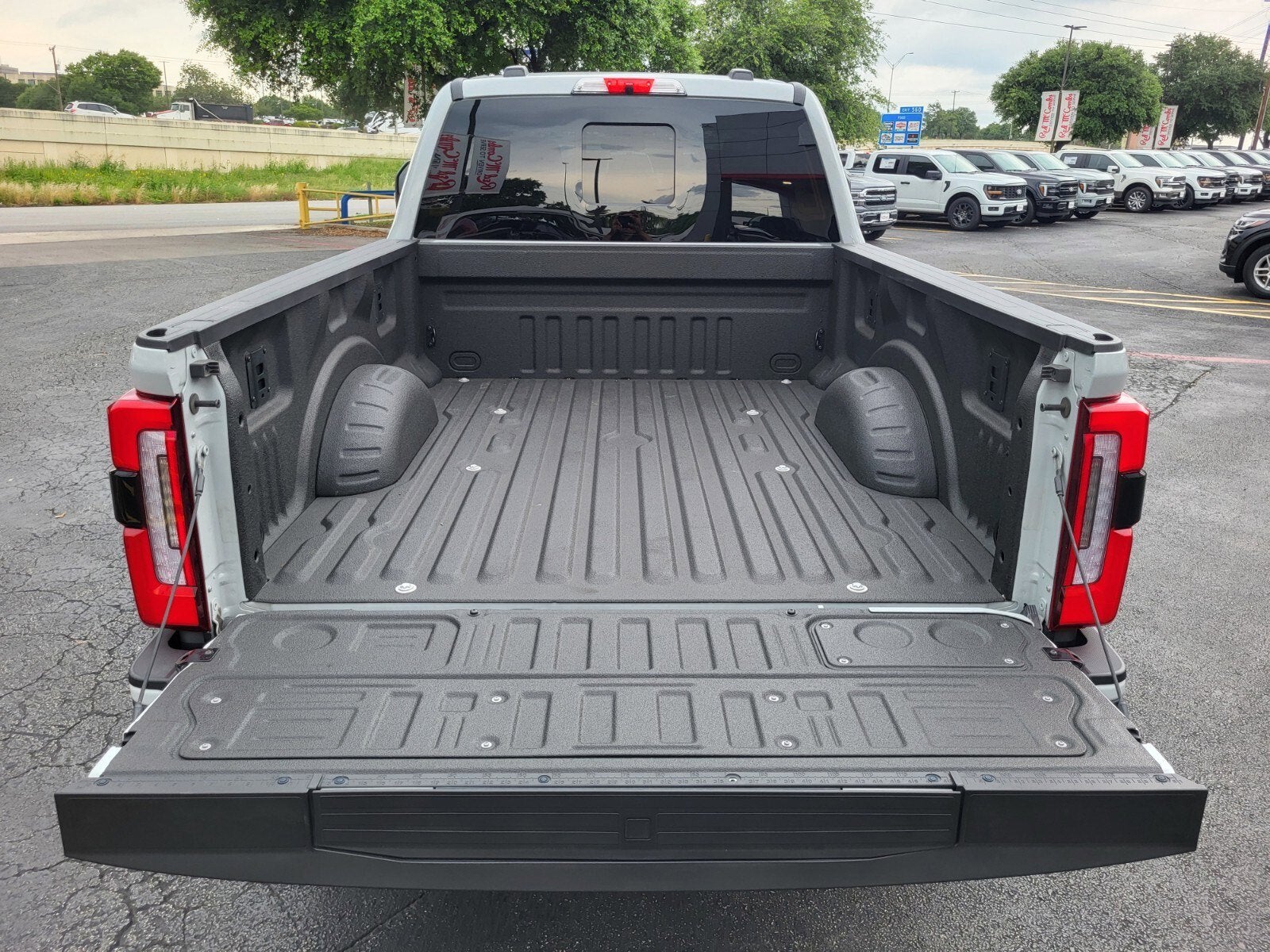 2025 Ford Super Duty F-350 SRW Platinum