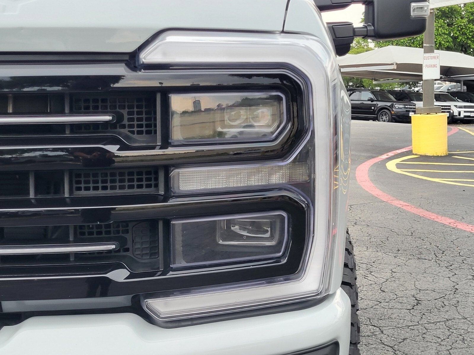 2025 Ford Super Duty F-350 SRW Platinum