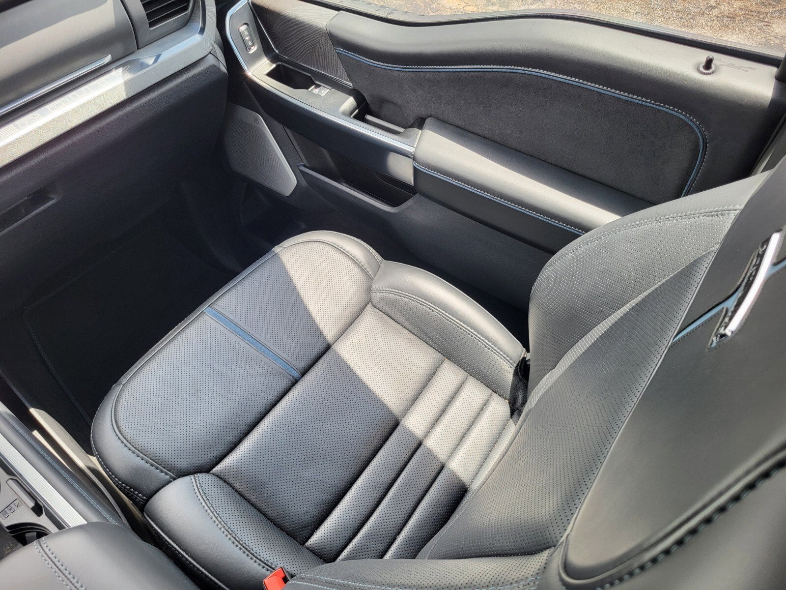 2025 Ford Super Duty F-350 DRW Platinum