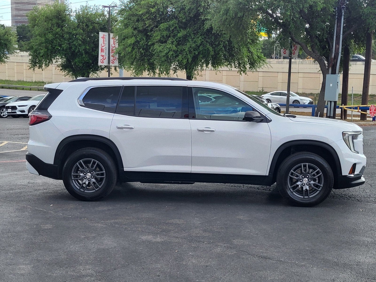 2025 GMC Acadia FWD Elevation
