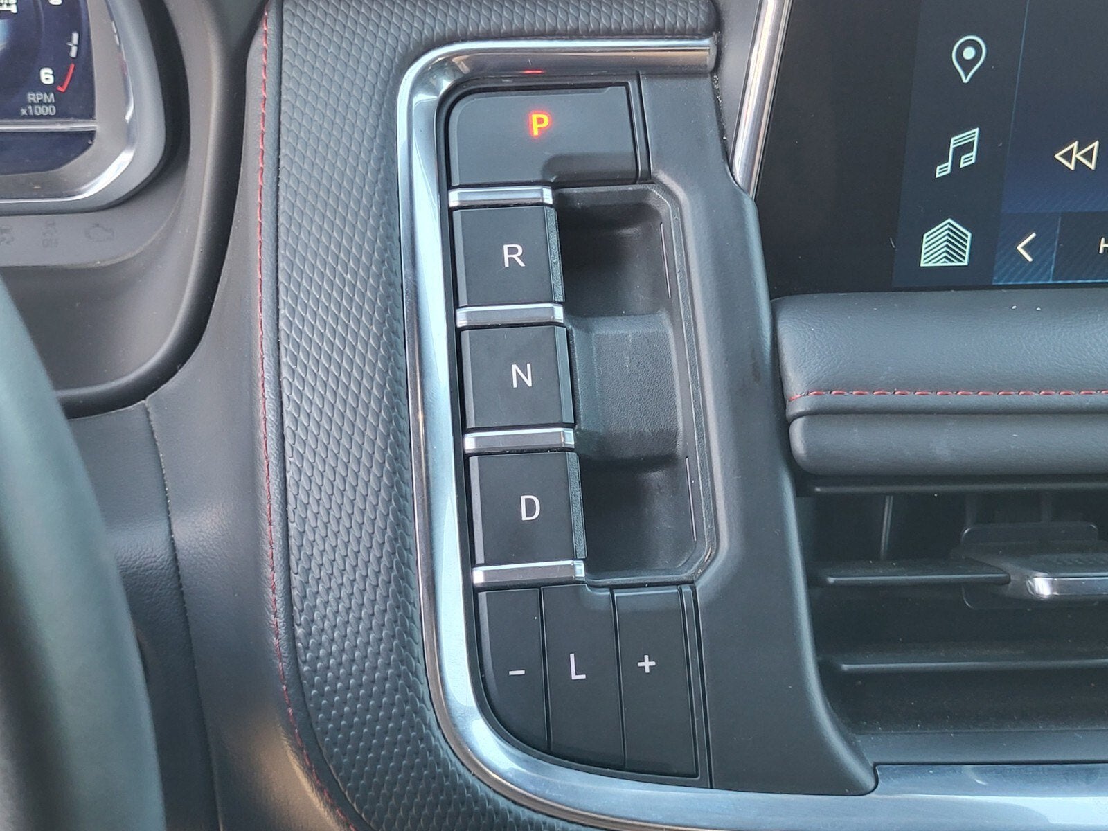 2024 Chevrolet Suburban RST