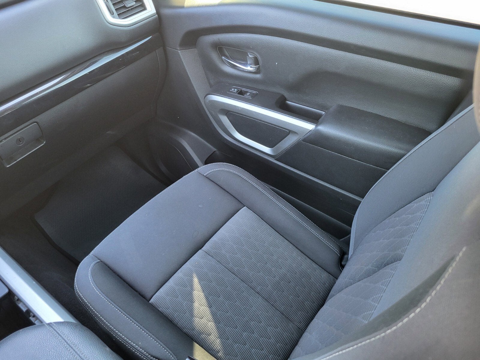 2021 Nissan Titan SV