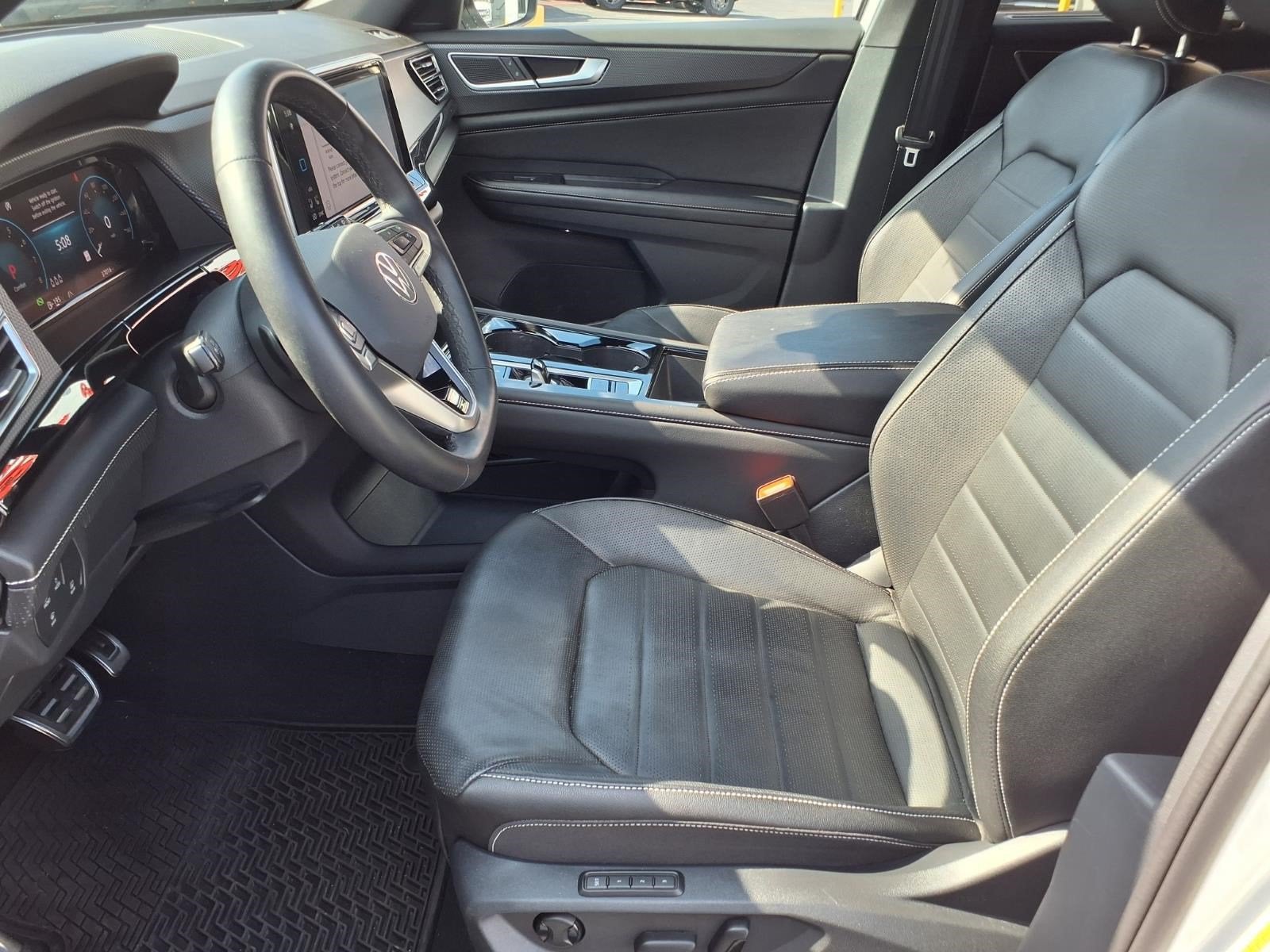 2025 Volkswagen Atlas Cross Sport 2.0T SEL R-Line Black