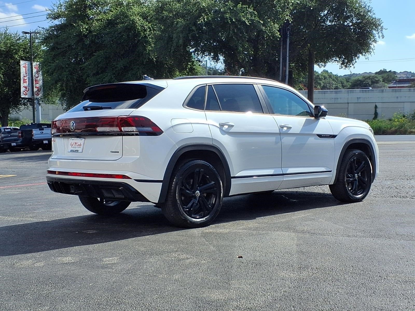 2025 Volkswagen Atlas Cross Sport 2.0T SEL R-Line Black