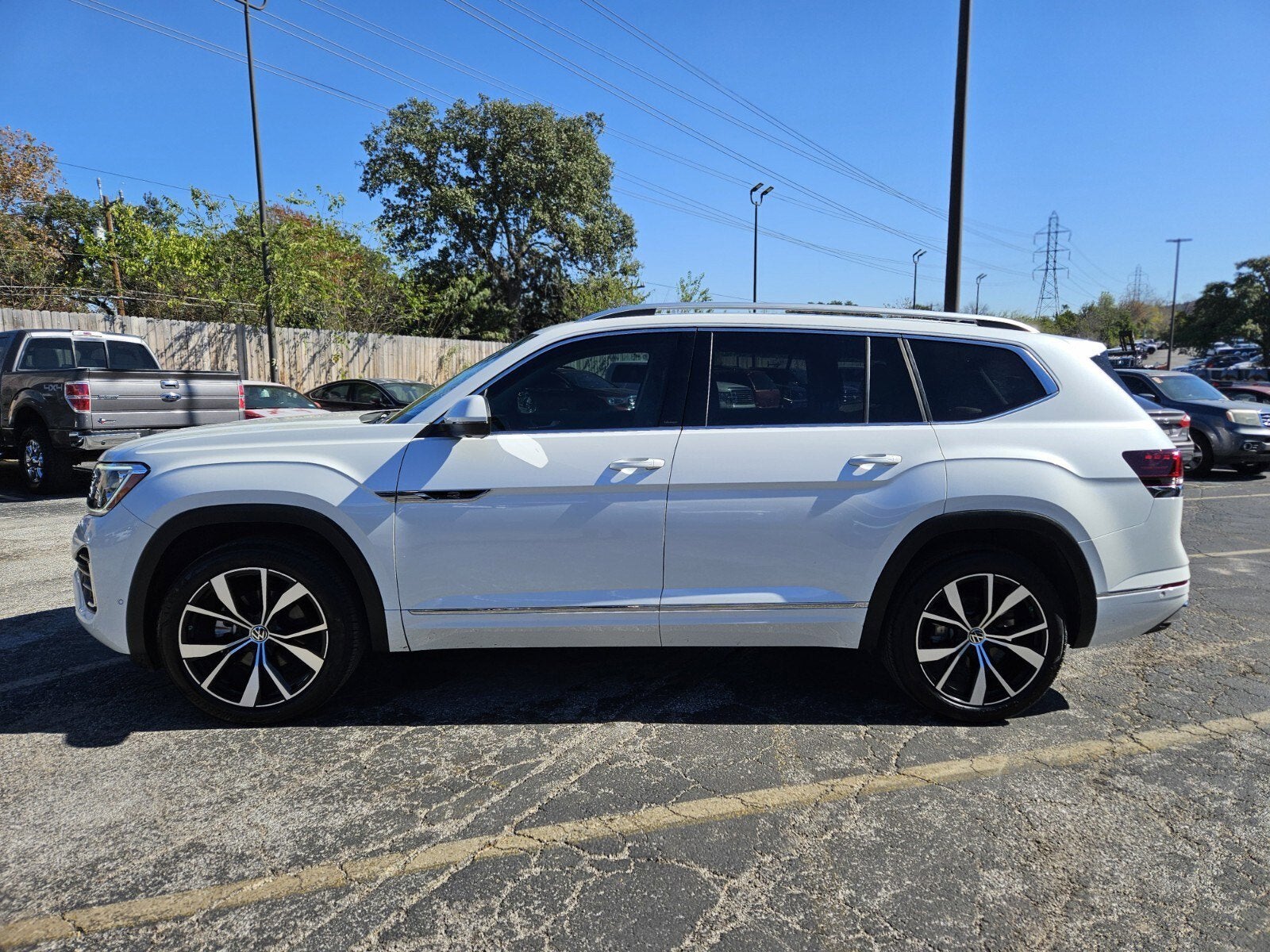 2025 Volkswagen Atlas 2.0T SEL Premium R-Line