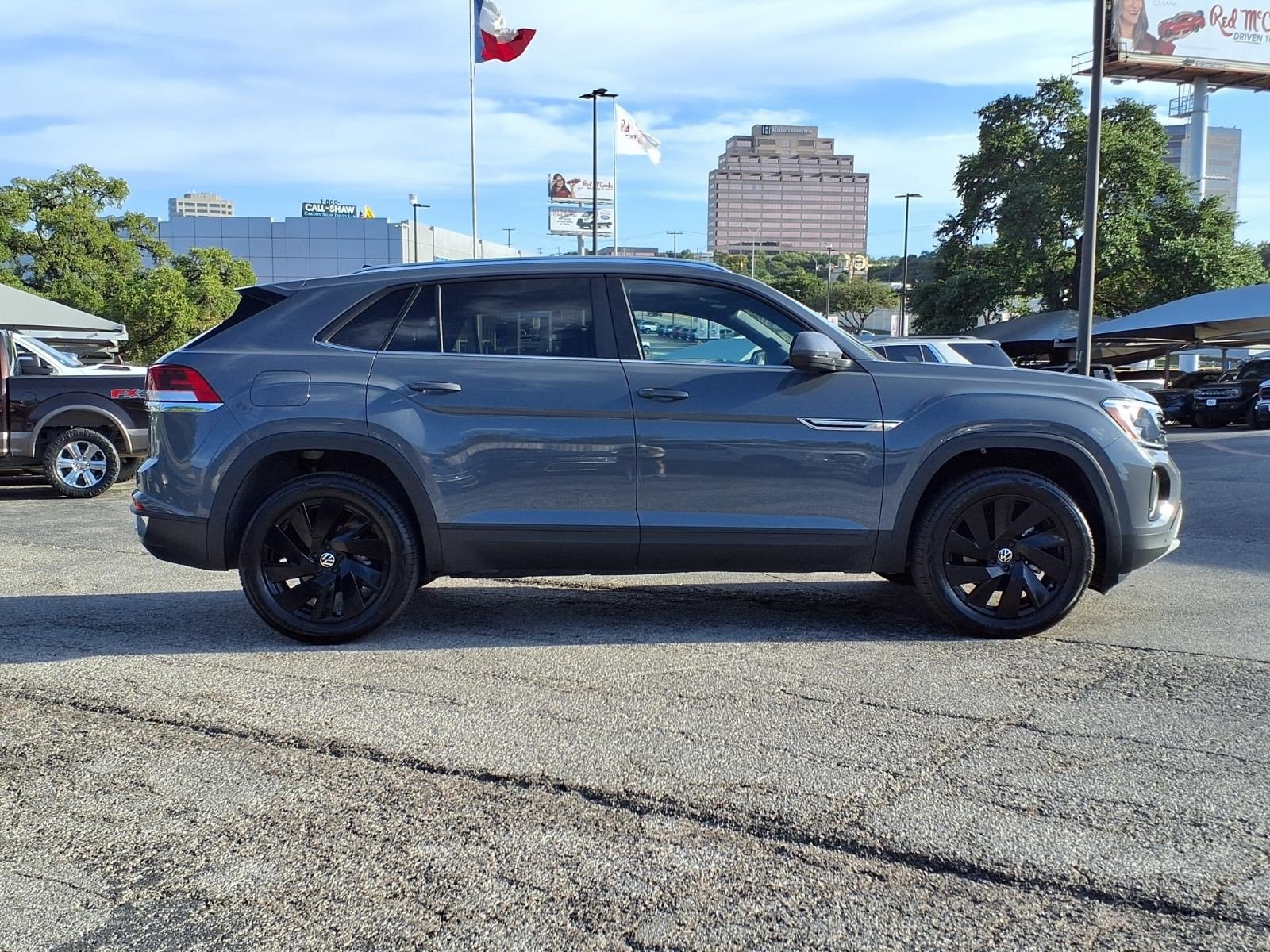 2026 Volkswagen Atlas Cross Sport 2.0T SE w/Technology