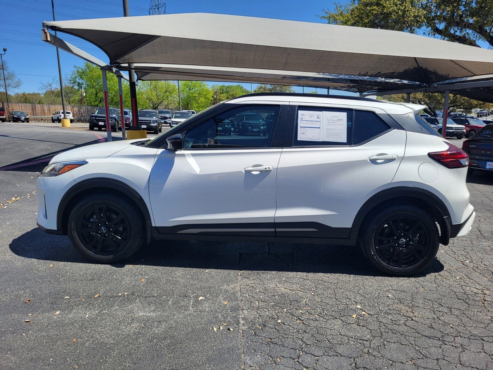 2023 Nissan Kicks SR