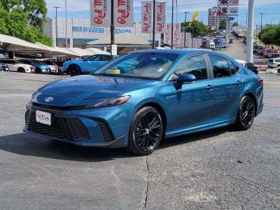 2025 Toyota Camry SE