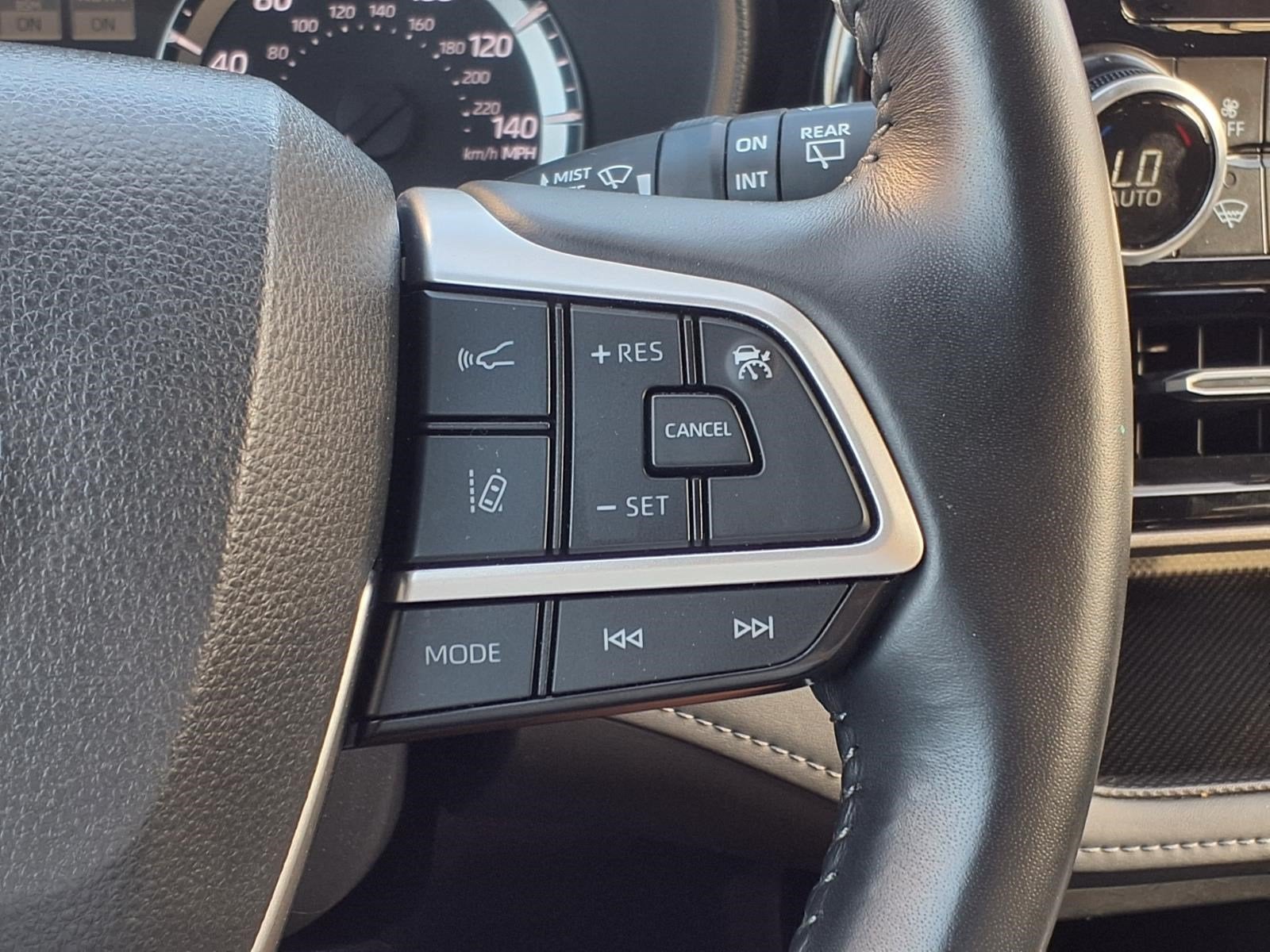 2025 Toyota Highlander LE