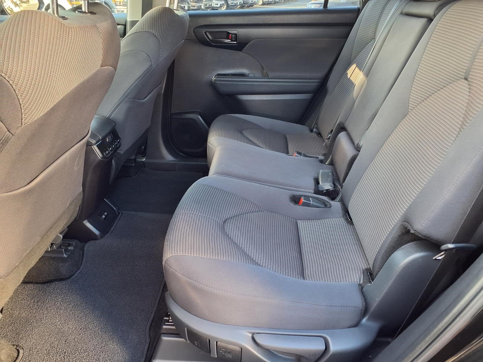 2025 Toyota Highlander LE