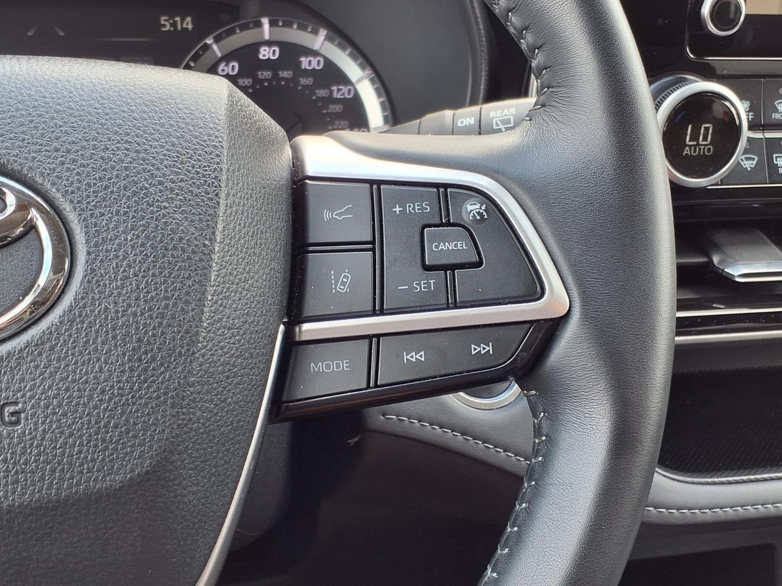 2025 Toyota Highlander LE