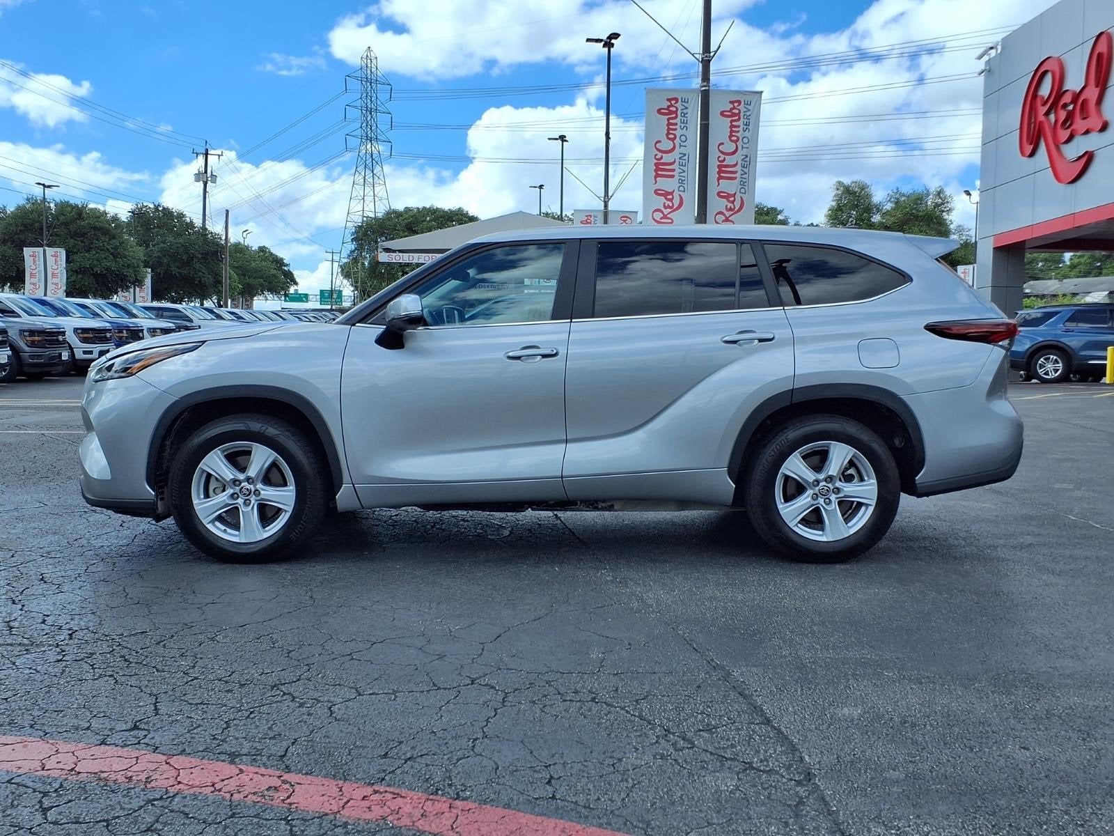 2025 Toyota Highlander LE
