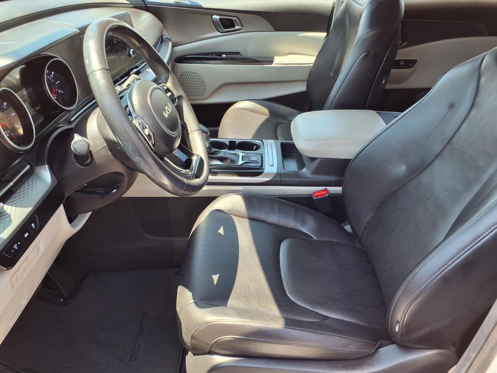 2023 Kia Carnival LX