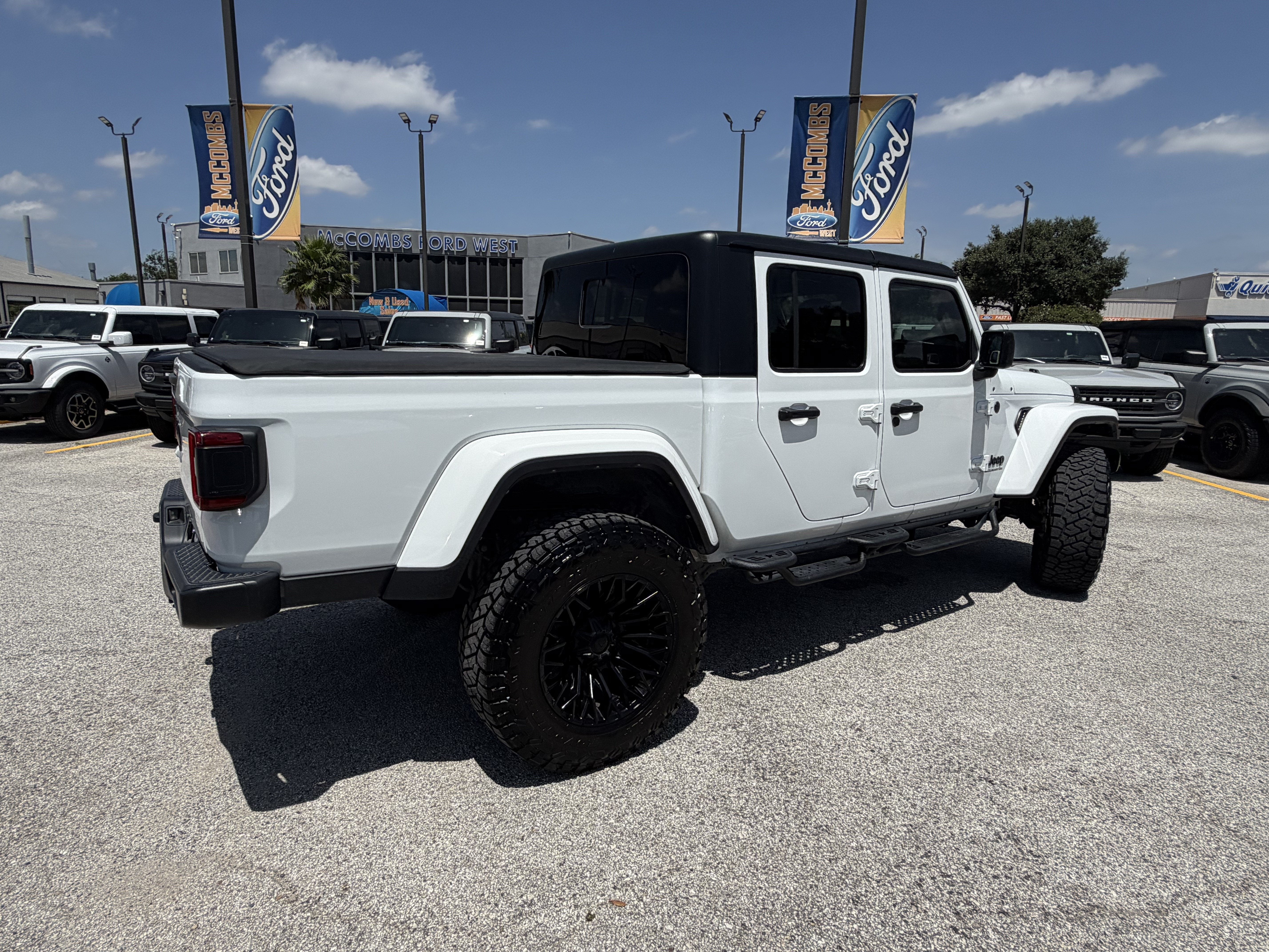 2024 Jeep Gladiator Sport