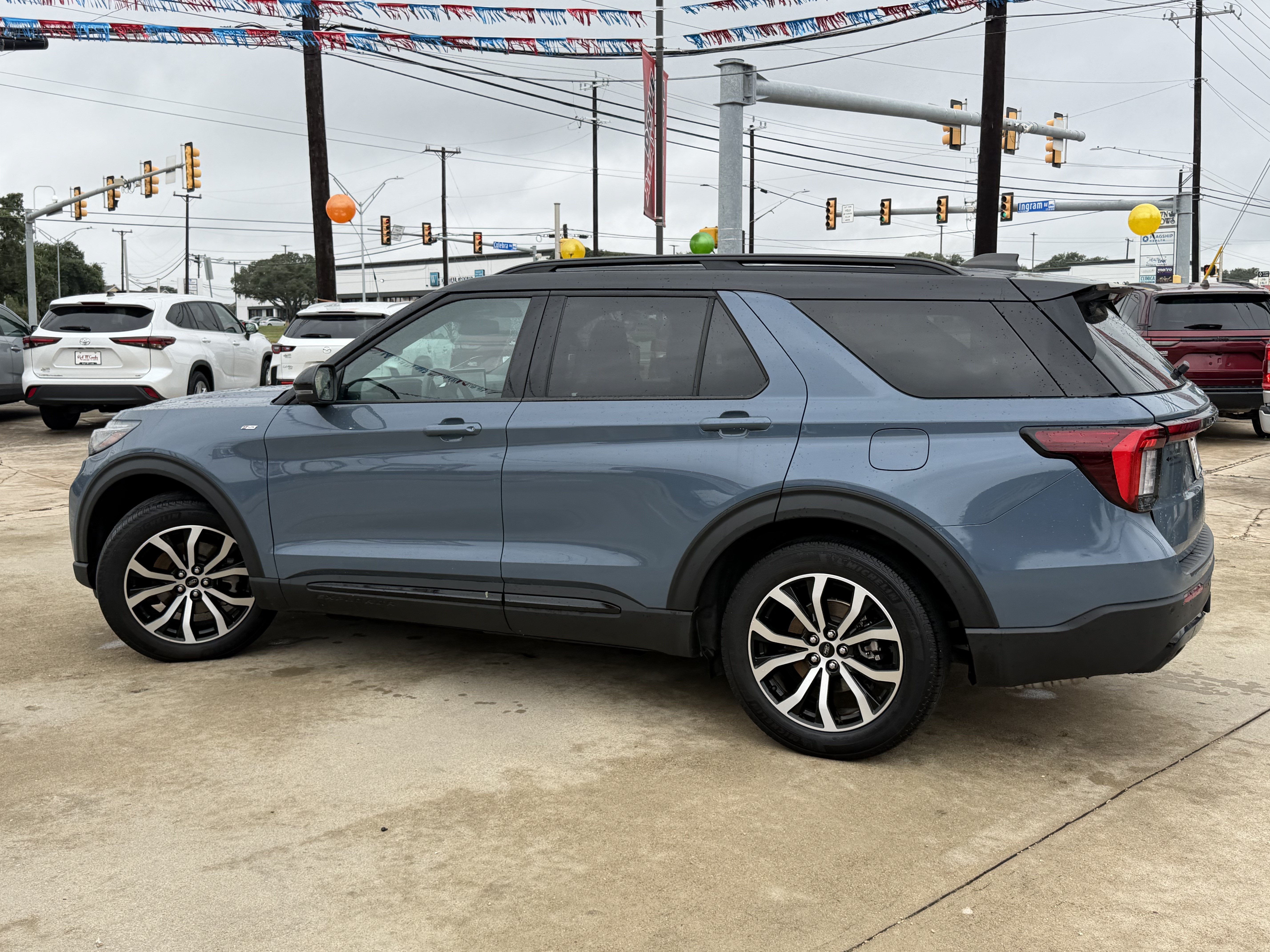 2025 Ford Explorer ST-Line