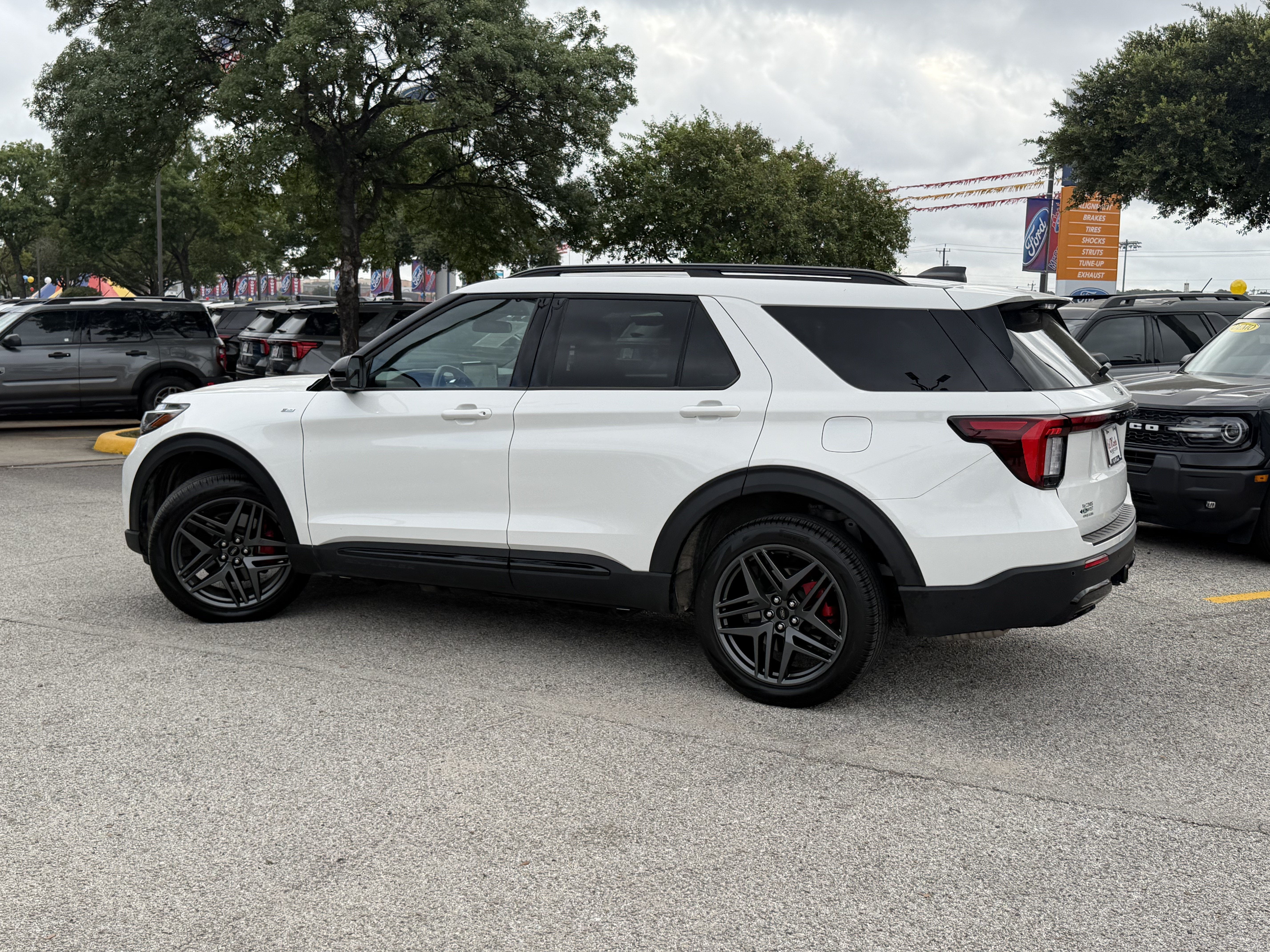 2025 Ford Explorer ST-Line