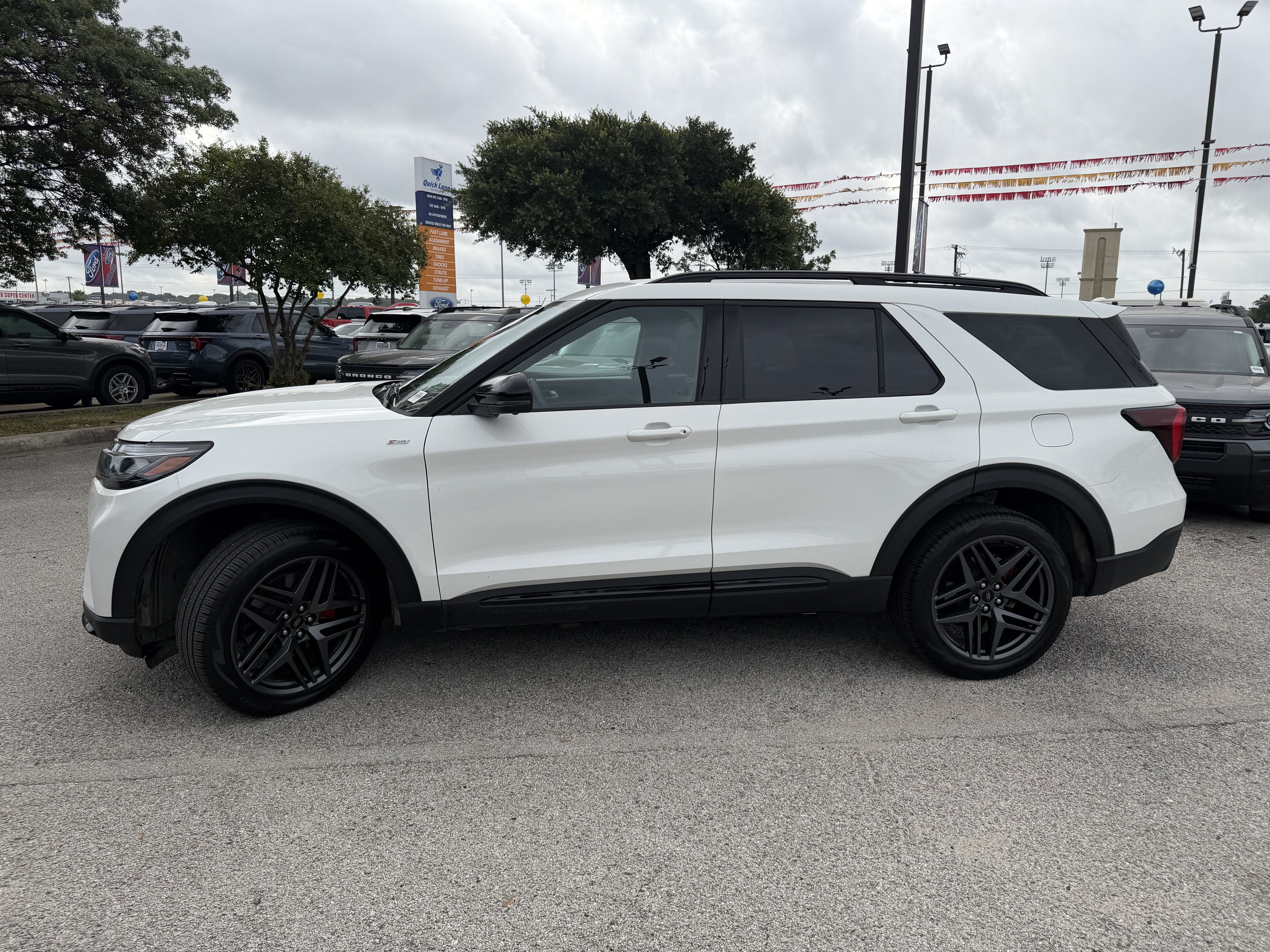 2025 Ford Explorer ST-Line