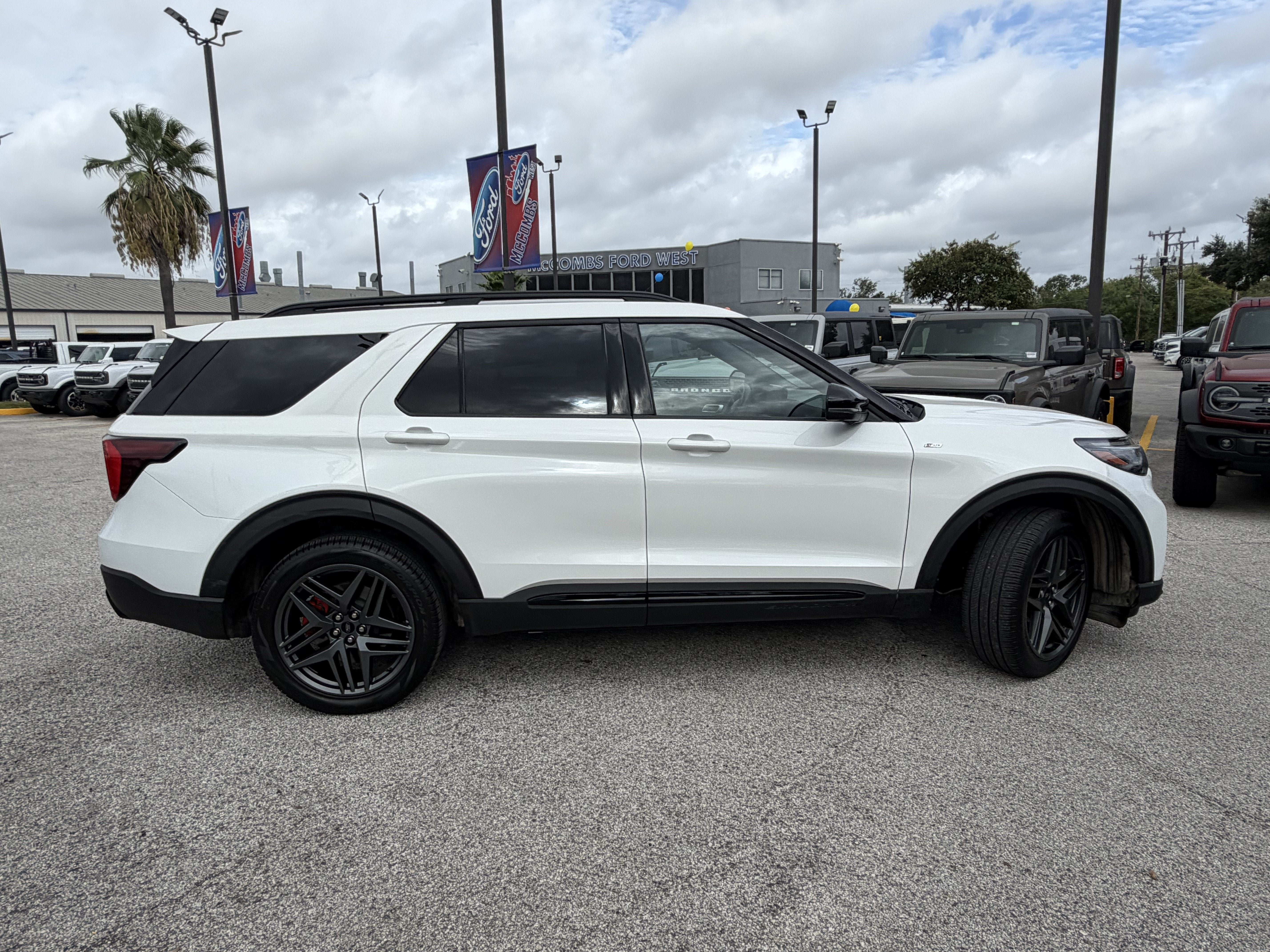 2025 Ford Explorer ST-Line